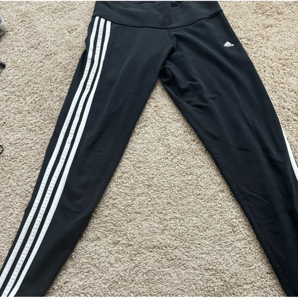 Black size medium little bits of stains - Picture 3 of 4